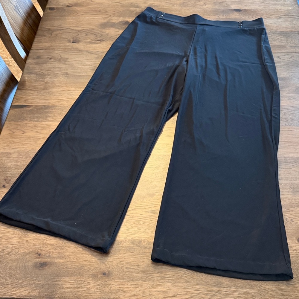 Covington Woman's 20/22W Black Wide Leg Pants